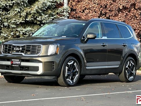 Used 2025 Kia Telluride S image 8