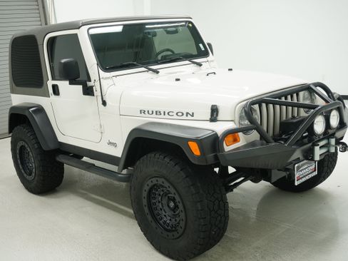 Used 2005 Jeep Wrangler Rubicon w/ Security Group AWD/4WD image 3