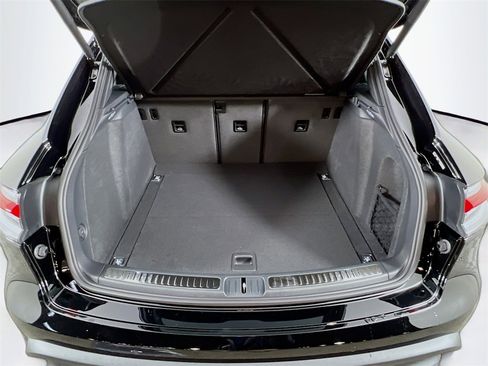 New 2026 Porsche Macan image 28