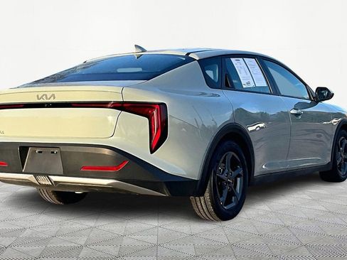 Used 2025 Kia K4 LXS image 2