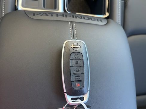 New 2025 Nissan Pathfinder SL image 19