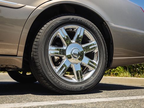 Used 2006 Cadillac DTS w/ Sun And Sound Package FWD image 26