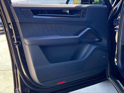 Used 2025 Porsche Cayenne GTS image 21