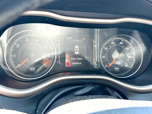 Used 2015 Jeep Cherokee Latitude FWD image 4