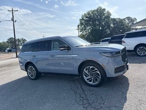 Used 2025 Lincoln Navigator Reserve AWD/4WD image 13