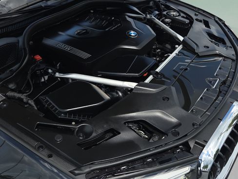 Used 2023 BMW 530i w/ Convenience Package RWD image 18
