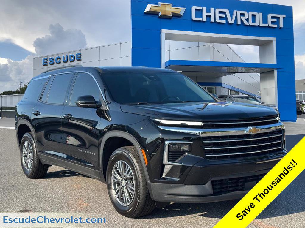 Used 2026 Chevrolet Traverse LT FWD image 1