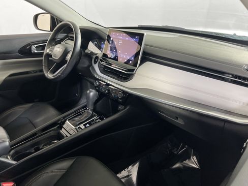 Used 2022 Jeep Compass Limited image 26