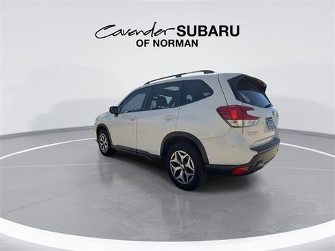 Used 2020 Subaru Forester Premium image 6