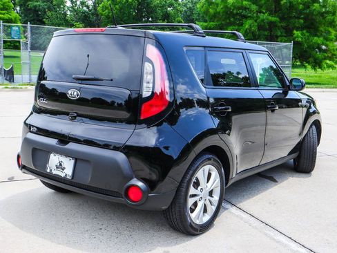 Used 2015 Kia Soul + FWD image 12