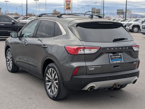 Used 2020 Ford Escape Titanium image 3