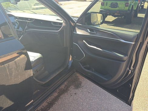 Used 2022 Jeep Grand Cherokee Limited 4xe image 17