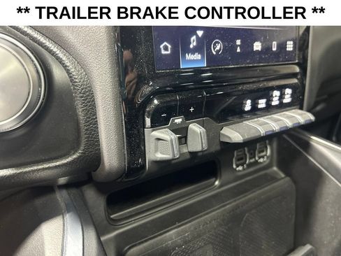Used 2023 RAM 1500 Laramie AWD/4WD image 18