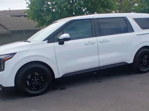 New 2026 Kia Carnival LX FWD image 7