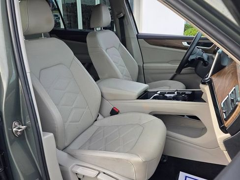 Used 2025 Volkswagen Atlas SE FWD image 18