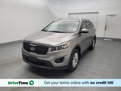 Used 2017 Kia Sorento LX w/ LX Convenience Package image 1