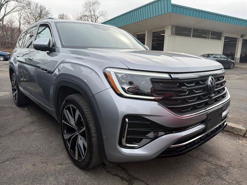 Used 2024 Volkswagen Atlas SEL Premium R-Line image 3