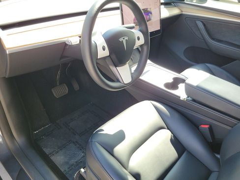 Used 2023 Tesla Model Y Long Range AWD/4WD image 18