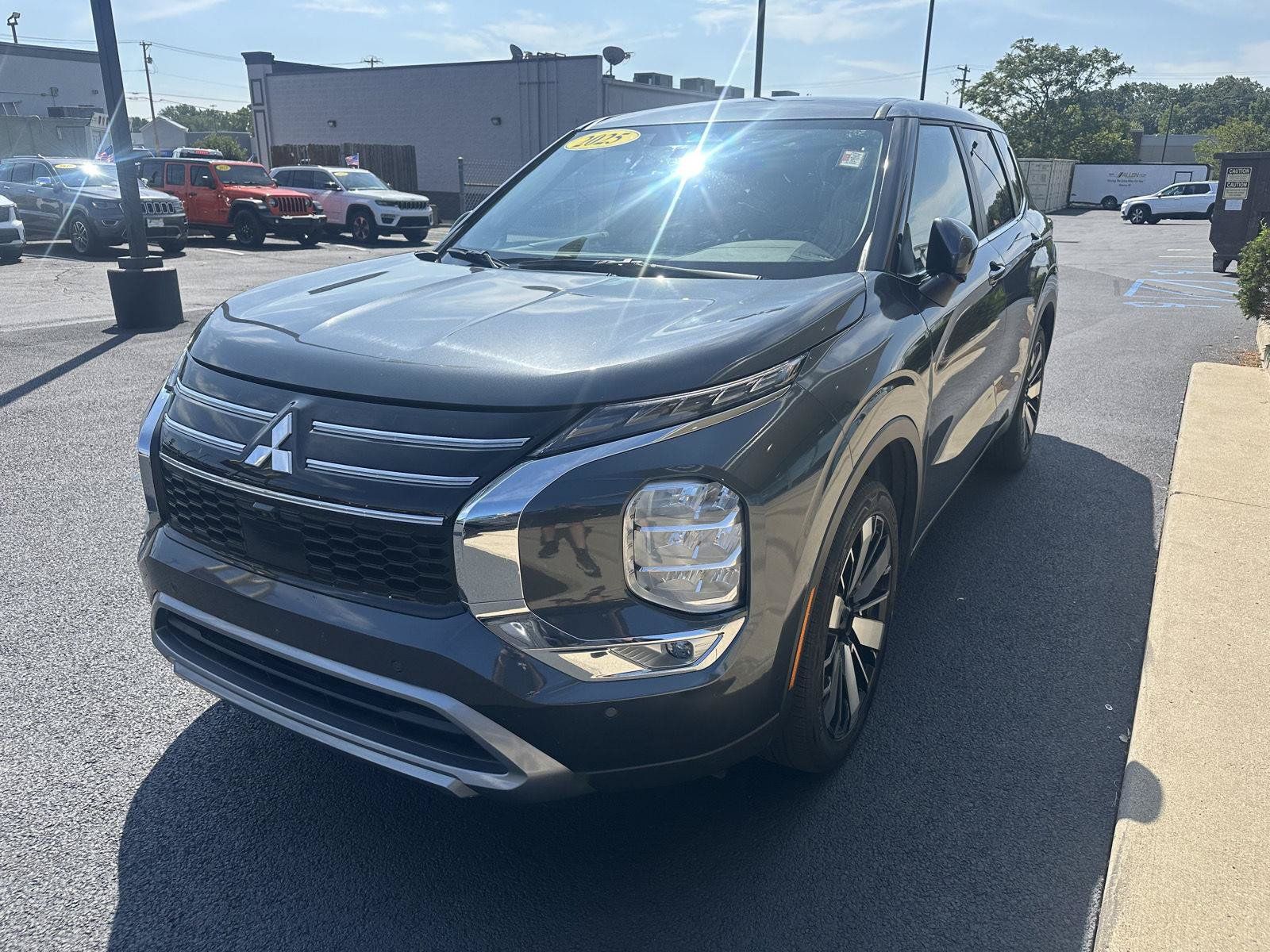 Used 2025 Mitsubishi Outlander SE FWD image 5