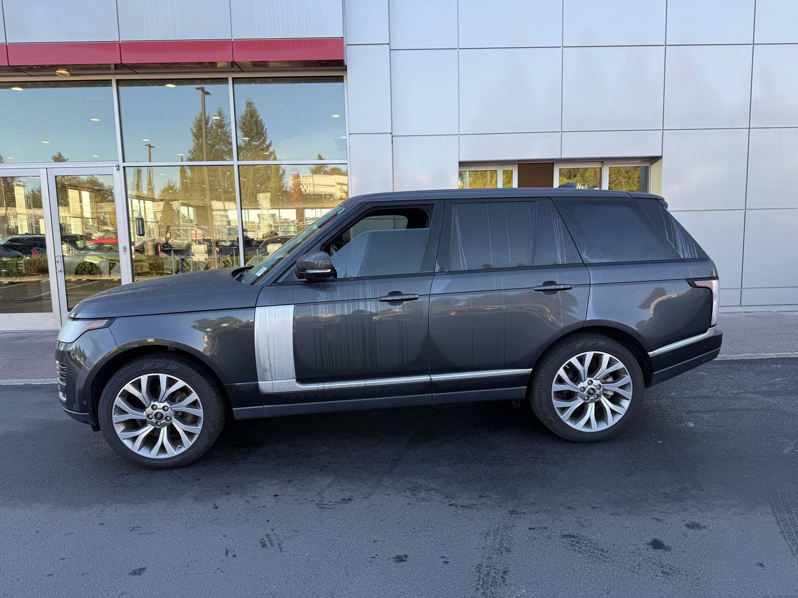 Used 2020 Land Rover Range Rover HSE AWD/4WD image 2