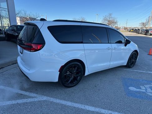 Used 2024 Chrysler Pacifica Touring-L w/ S Appearance Package image 26