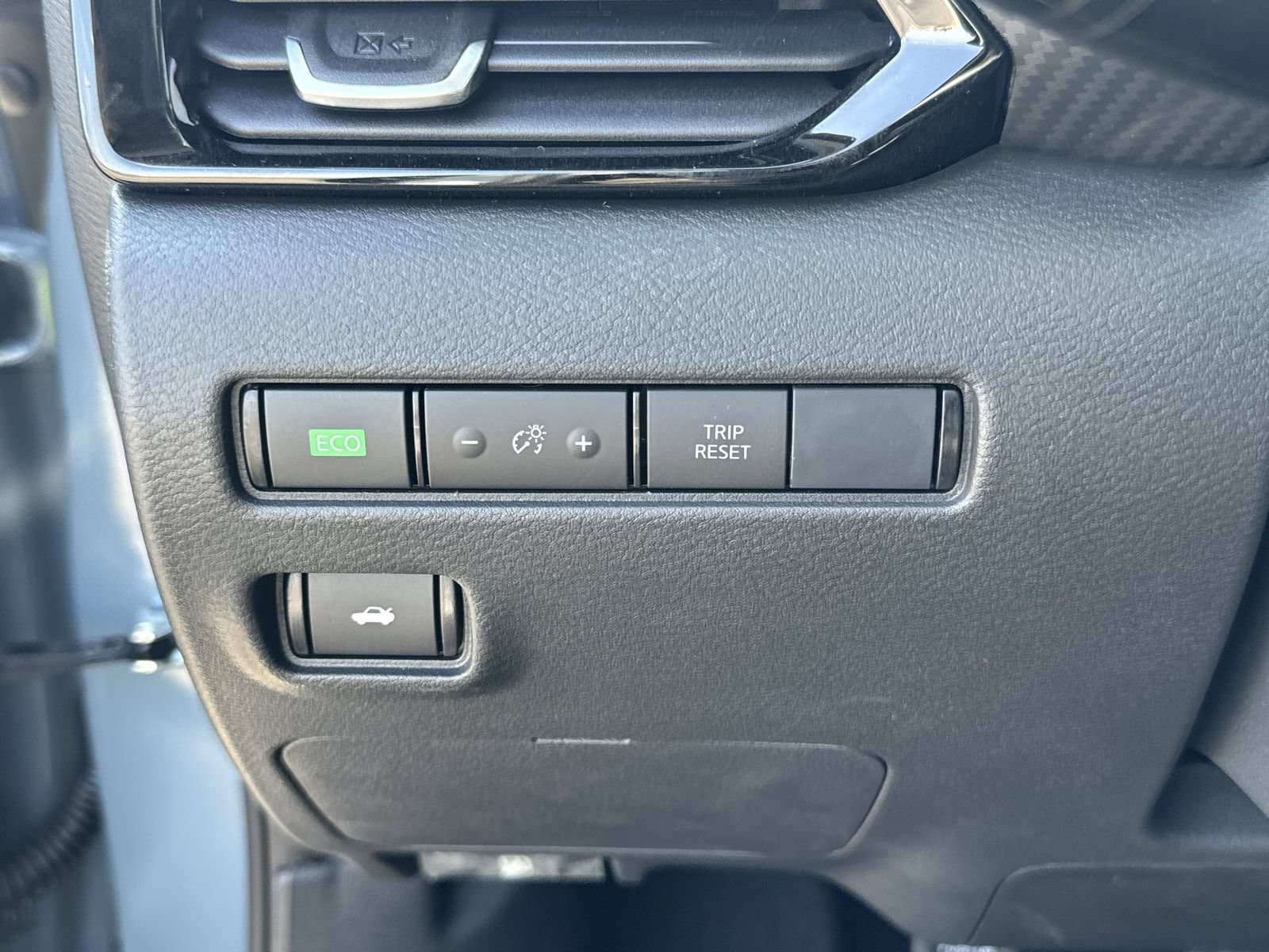 Used 2025 Nissan Sentra SV w/ All-Weather Package FWD image 15