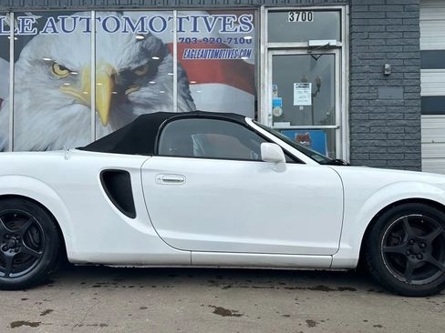 Used 2000 Toyota MR2 image 2