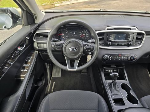 Used 2017 Kia Sorento FWD image 13