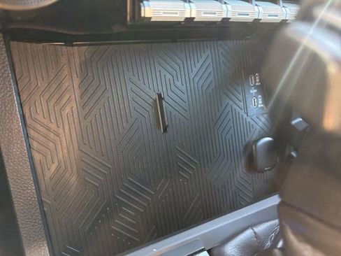 Used 2024 Toyota Tacoma TRD Off-Road image 17