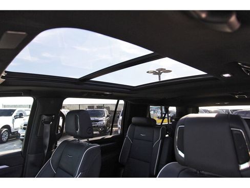 Used 2025 Cadillac Escalade ESV Sport w/ Touring Package image 29