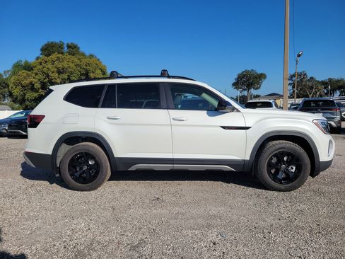 New 2026 Volkswagen Atlas Peak Edition image 5