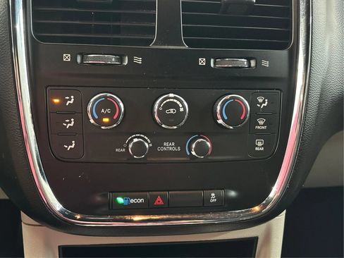 Used 2020 Dodge Grand Caravan SXT FWD image 35