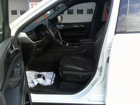 Used 2022 Jeep Grand Cherokee L Laredo image 14