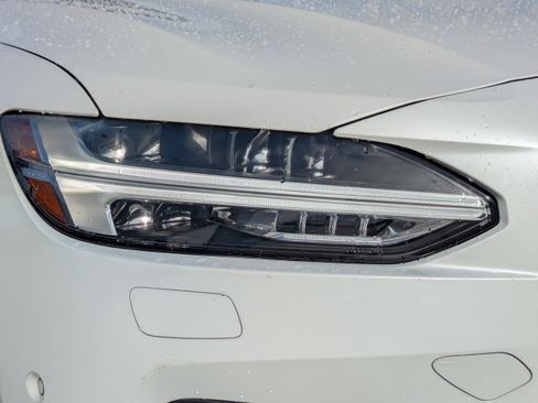 Used 2018 Volvo S90 T5 Momentum w/ Convenience Package image 10