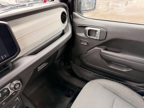 Used 2024 Jeep Wrangler Sport S image 15