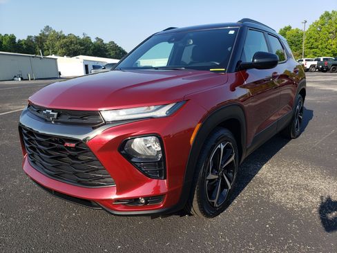 Used 2022 Chevrolet TrailBlazer RS w/ Sun and Liftgate Package FWD image 2