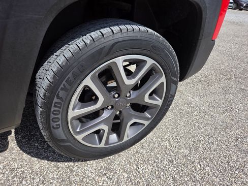 Used 2018 Jeep Renegade Latitude w/ Cold Weather Group AWD/4WD image 7