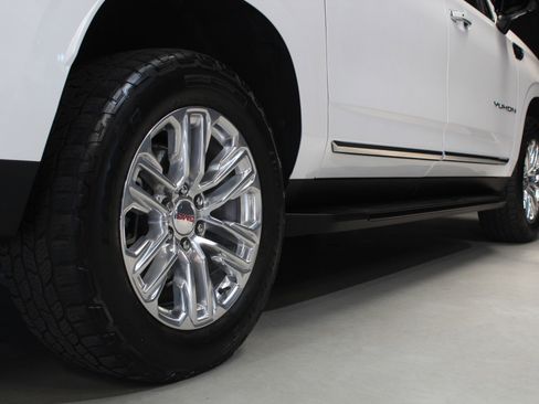 Used 2022 GMC Yukon XL SLT w/ SLT Premium Package AWD/4WD image 19