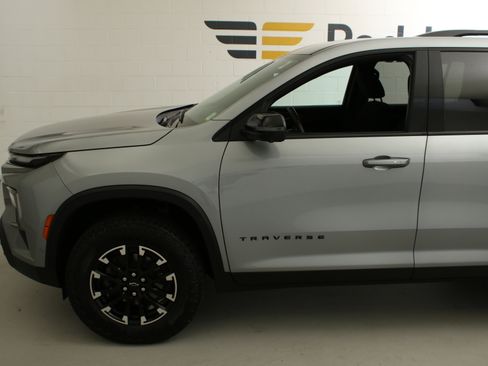 Used 2024 Chevrolet Traverse Z71 w/ Enhanced Driving Package AWD/4WD image 4