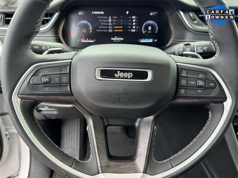 Used 2023 Jeep Grand Cherokee Limited w/ Black Appearance Package image 15