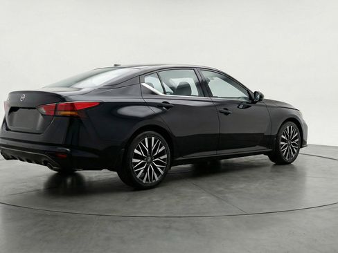 Used 2025 Nissan Altima 2.5 SV image 9