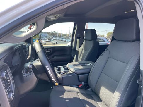 Used 2025 Chevrolet Silverado 2500 Custom w/ Custom Value Package image 13