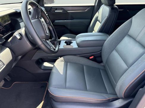 Used 2025 GMC Acadia AT4 AWD/4WD image 24