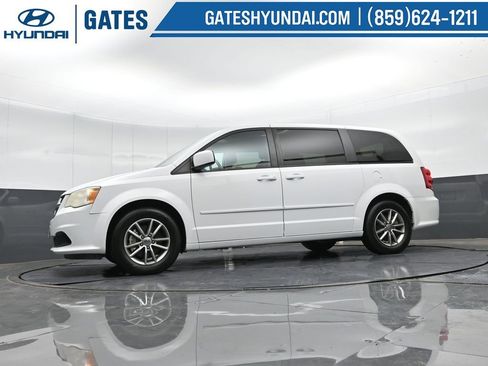 Used 2016 Dodge Grand Caravan SE image 33