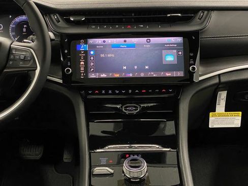 New 2026 Jeep Grand Cherokee Altitude AWD/4WD image 9