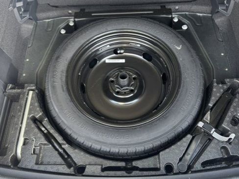 Used 2022 Volkswagen Tiguan SE w/ Panoramic Sunroof Package image 27