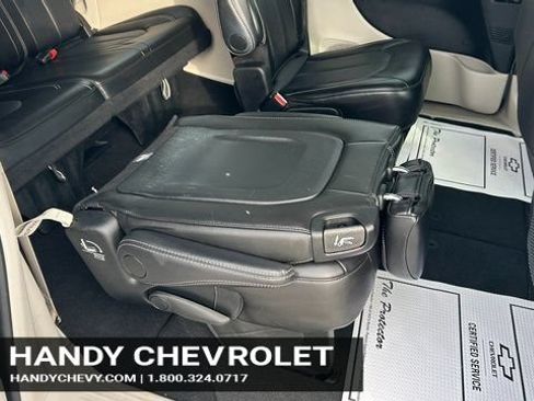Used 2024 Chrysler Pacifica Touring-L FWD image 50