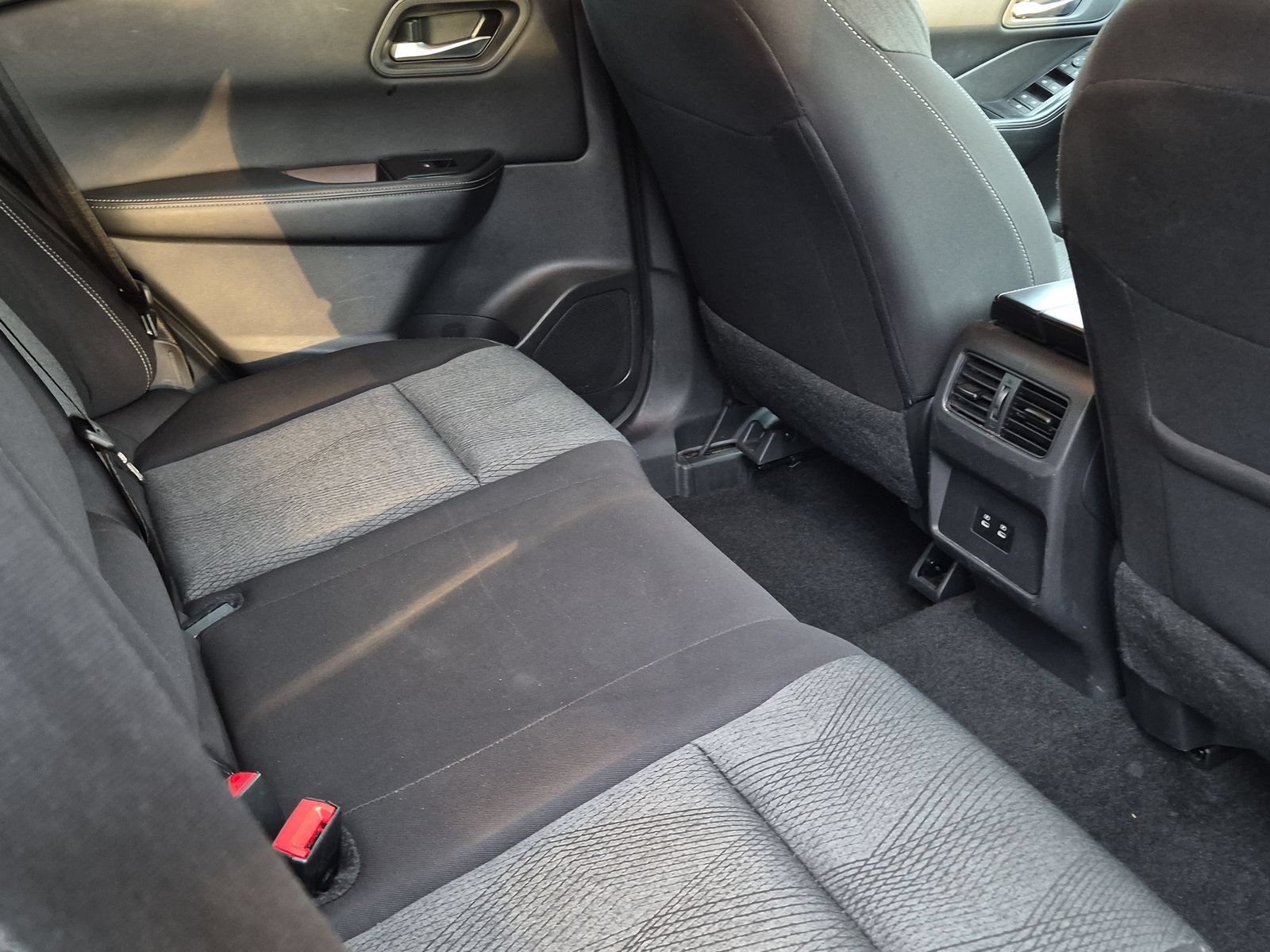 Used 2025 Nissan Rogue SV AWD/4WD image 20