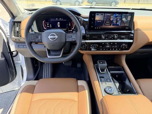 New 2026 Nissan Pathfinder Platinum AWD/4WD image 18