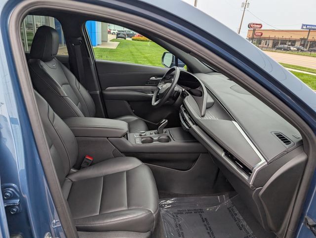 Used 2025 Cadillac XT4 Premium Luxury AWD/4WD image 4